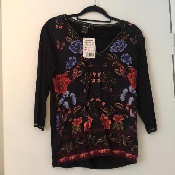 Brand new Desigual top - flower pattern - Picture 1 of 3